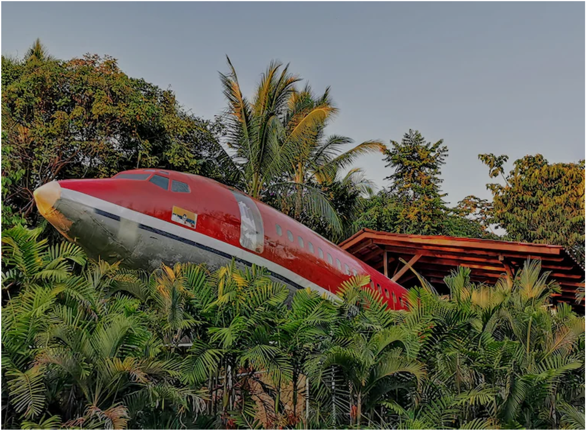 ✈️ Sleep Inside a Fallen Bird of Steel — The Legend of the 727 Fuselage Home, Costa Rica